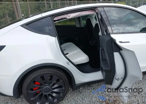 2022 Tesla Model Y Performance Dual Motor All-Wheel Drive z USA, uszkodzony, nr VIN 7SAYGDEF3NF565275